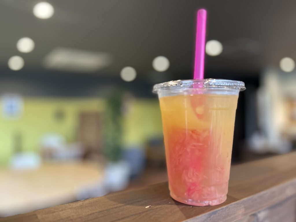 グレジュレトロピカル
2025年夏のドリンクが新登場！
チーズケーキやアサイーボウルと一緒にどうぞ！